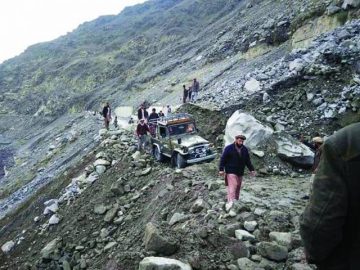Landslides cut off G-B from rest of Pakistan