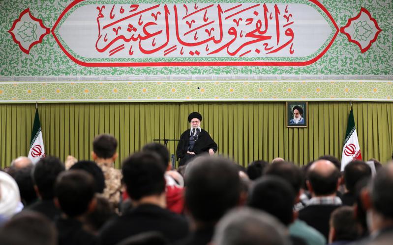 امریکہ جان لیں کہ اگر کوئی جنگ چھیڑی تو یہ جنگ پورے علاقے کو لپیٹ میں لے گی، رہبر معظم انقلاب